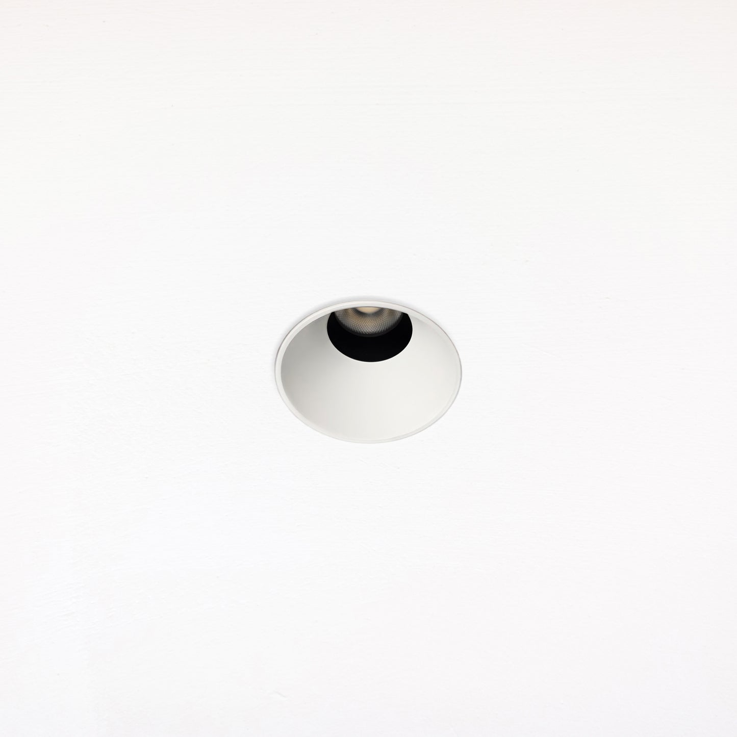 Trimless Recessed Downlight XUL XI - Large 95mm